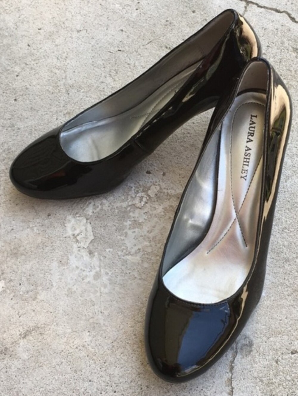 EUC Laura Ashley Black Patent Leather Round Toe Pumps Size 10 | 3" Heel